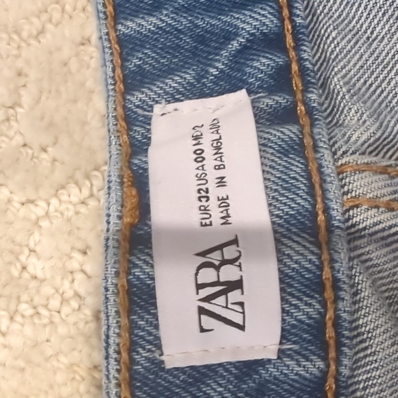 Zara button fly distressed jean shorts size 00 - Picture 4 of 4